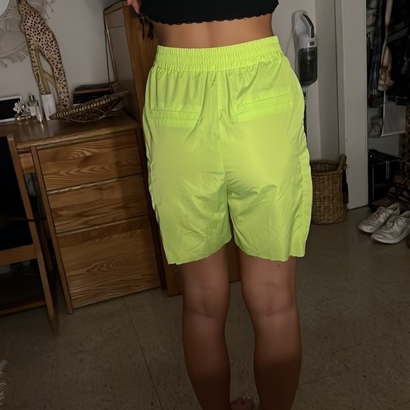 ZARA size xs neon yellow polyester puffer cargo shorts - Picture 6 of 6